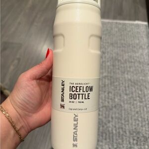 Stanley Aerolight Iceflow 24oz Bottle - Cream